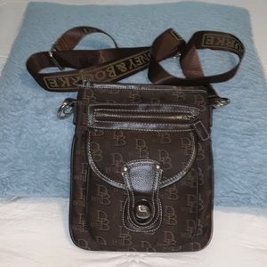 Dooney & Bourke Crossbody Handbag/ Excellent Condition!